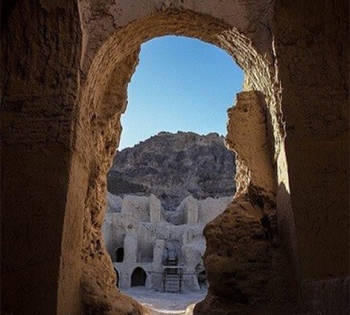 Chehel Dokhtaran Castle