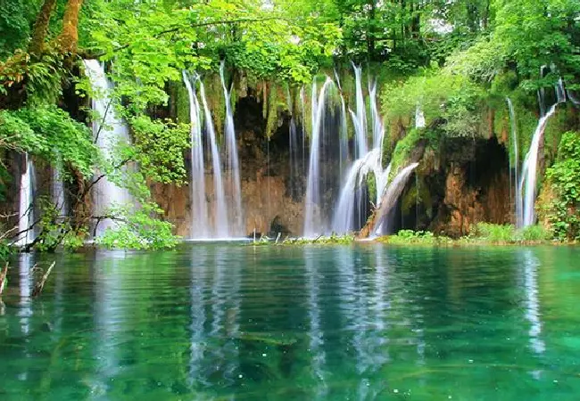 Bisheh Waterfall