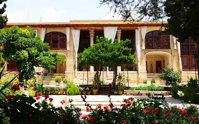 Haft-Tanan garden of Shiraz : walk through history and a love story