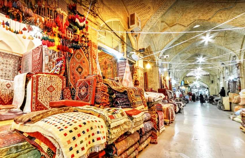Vakil Bazar : symbol of the Zandiye dynasty 