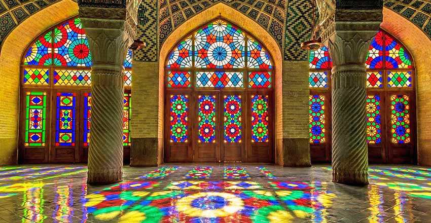 Nasir ol-Molk Mosque : a place where light and color dance