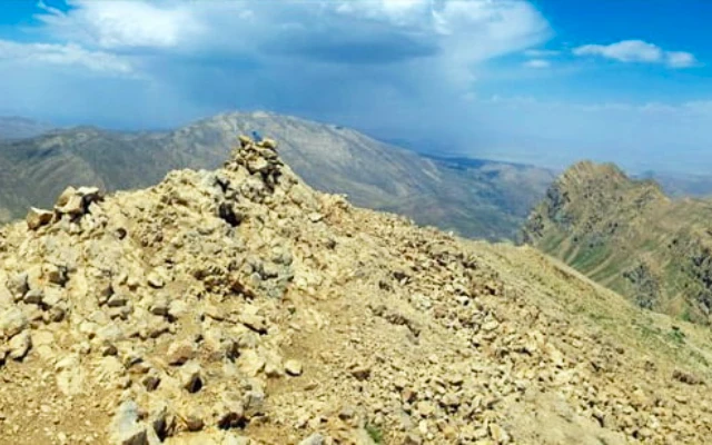Experience and unforgettable climb in Ronj Mountain 