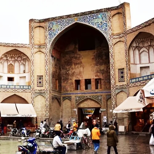  Unveiling the Majesty of Qeysarie Gate: Gateway to Isfahan's Grand Bazaar for Visitors