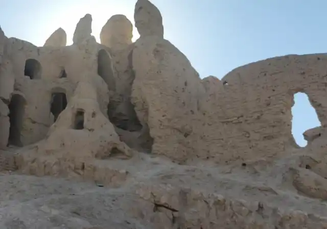 Chehel Dokhtaran Castle