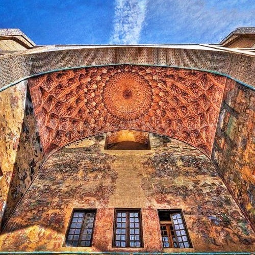 Unveiling the Majesty of Qeysarie Gate: Gateway to Isfahan's Grand Bazaar for Visitors