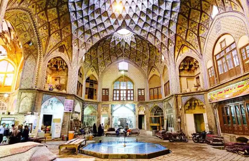 Vakil Bazar : symbol of the Zandiye dynasty 